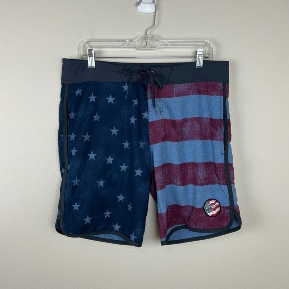 Travis Mathew Wing It Board Shorts American Flag Print - Picture 2 of 5
